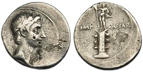 AUGUSTO. Denario. Ceca incierta (29-27 a.C.). A/ Busto laureado a der. R/ Estatua de Augusto sobre columna con proa de nave; IMP. CAESAR. RIC-271. FFC...