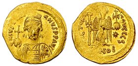 JUSTINIANO I. Sólido. Constantinopla, S (527-565). A/ Busto de frente, con casco y coraza sosteniendo globo crucífero y escudo; D. N. IVSTINIANVS P.P....