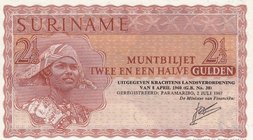 Suriname 2,5 Gulden 1967
P# 117b; UNC
