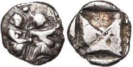 REGION THRACO-MACEDONIENNE, SIRIS ("LETE"), AR statère, vers 525-480 av. J.-C. D/ Satyre ithyphallique tentant de retenir une nymphe par le bras. Entr...