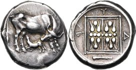ILLYRIE, DYRRHACHION, AR statère, 400-350 av. J.-C. D/ Vache à d., allaitant son veau et le regardant. R/  -Y-Δ Deux ornements floraux dans un carré ...