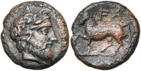 ELIDE, ELIS, AE bronze, vers340-280 av. J.-C. D/ T. l. de Zeus à d. R/ Cheval trottant à g. Au-dessus, FA. BMC 144. 4,89g Rare Champs légèrement polis...