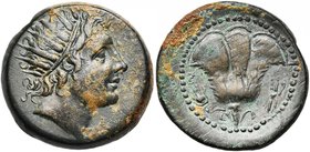 ILES DE CARIE, RHODES, ville de Rhodes, AE bronze, 88-87 av. J.-C. D/ T. r. d''Hélios à d. R/ Rose avec feuilles de chaque côté de la tige. De part et...