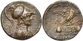 PHRYGIE, APAMEE, AE bronze, 133-48 av. J.-C. D/ B. d''Athéna casquée à d. R/ ΑΠΑΜΕΩΝ∕ ΑΝΤΙΦΩΝ∕ ΜΕΝΕΚΛEOYΣ Aigle de f., les ailes éployées, sur le symb...