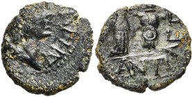 GAULE NARBONNAISE, Antipolis (Antibes), AE petit bronze, 44-43 av. J.-C. D/ T. diad. de Vénus à d. Sur le tour, IΣ ΔEM. R/ Victoire deb. à d., cour. u...