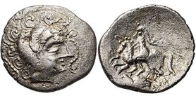 ARMORIQUE, Veneti, bill. statère. Type au cavalier. D/ T. à d., au nez long et pointu, de larges boucles pointées cernant la chevelure en trois roulea...