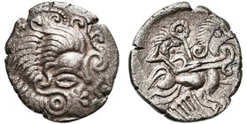 ARMORIQUE, Coriosolites, bill. statère, vers 50 av. J.-C. Type au nez en crosse. D/ T. à d., le nez en forme de crosse, les cheveux disposés en trois ...