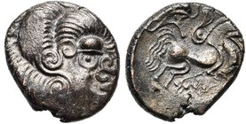 ARMORIQUE, Coriosolites, bill. statère, vers 50 av. J.-C. Type au nez en forme d''epsilon. D/ T. à d., le nez en forme d''epsilon, les cheveux disposé...