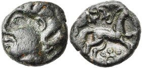 GAULE BELGIQUE, Ambiani, AE bronze. D/ T. à g., les cheveux disposés en grosses mèches. R/ Cheval à d., l''encolure et la croupe ornés d''un globule A...