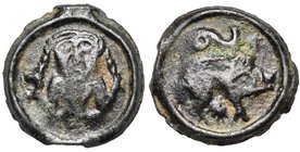 GAULE BELGIQUE, Remi, AE potin. D/ Personnage accroupi de f., ten. un torque et un sceptre. R/ Sanglier à d. sous un serpent. En dessous, une étoile. ...