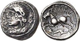 GAULE BELGIQUE, Suessions, AR quinaire. D/ B. de f., t. à g., le cou orné d''un torque. A g. et à d., décor de rinceaux et de volutes. R/ Cheval sangl...