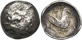 TRANSYLVANIE, AR tétradrachme. Type à la tête sans cou. D/ T. l. de Zeus à d. R/ Cavalier au pas à d., les jambes du cheval entravées. Allen, BMC, 50;...