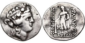 TRANSYLVANIE, AR tétradrachme. Imitation de Thasos. D/ T. de Dionysos à d., cour. de lierre. R/ Héraclès deb. de f., t. à g., ten. sa massue. A g., ....