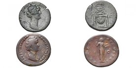 FAUSTINE l''Ancienne (†141), lot de 2 sesterces frappés à Rome entre 138 et 141: R/ Trône et paon qui fait la roue (droit fortement corrodé), Vénus te...