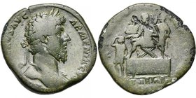 LUCIUS VERUS (161-169), AE sesterce, 163-164, Rome. D/ L AVREL VERVS- AVG ARMENIACVS T. l. à d., l''épaule g. dr. R/ TR P IIII- IMP II COS II/ S-C L''...