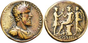LUCIUS VERUS (161-169), AE médaillon, Giovanni Cavino. D/ L VERVS AVG ARM - PARTH MAX TR P VIIII B. l., dr., cuir. à d. R/ COS III Roma assise à g. su...