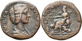 JULIA DOMNA (†217), femme de Septime Sévère, AE sesterce, 196-211, Rome. D/ IVLIA- AVGVSTA B. dr. à d. R/ MATER- DEVM/ S-C Cybèle trônant à g., ten. u...