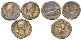 ANTONIN le Pieux (138-161), lot de 3 sesterces frappés à Rome: 140-144, R/ Le Tibre allongé, la main posée sur un bateau (rare); 148-149, R/ Cornes d'...