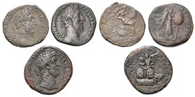 COMMODE Auguste (177-192), lot de 3 sesterces frappés à Rome: 184-185, R/ Victoire assise à d., écrivant sur un bouclier; 186, R/ Victoire deb. à d., ...
