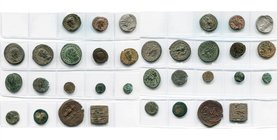 lot de 17 p., dont: Maximien Hercule, follis, Cyzique, R/ Génie; Constantin Ier, follis, Rome, R/ Sol; Constance II César, AE3, Alexandrie, R/ Soldat ...