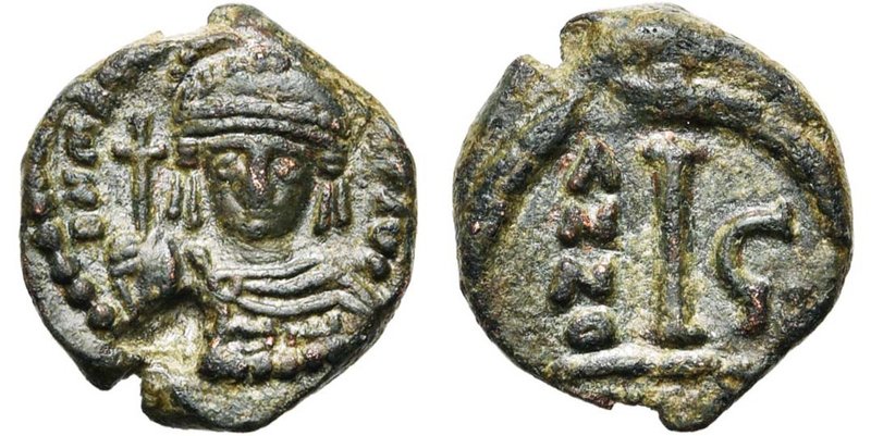 Maurice Tibère (582-602), AE decanummi, an 6, 587-588, Catane. D/ B. casqué, cui...