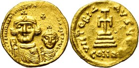 Héraclius (610-641), AV solidus, 616-625, Constantinople. Off. . D/ B. d''Héraclius et d''Héraclius Constantin de f. Entre leurs t., une croix. R/ VI...
