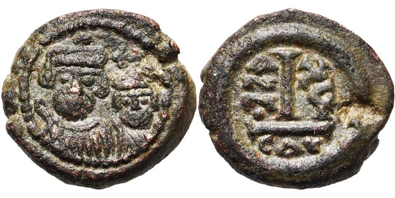 Héraclius (610-641), AE decanummi, an 16, 625-626, Catane. D/ B. cour., dr. et c...