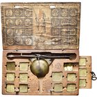 PAYS-BAS MERIDIONAUX, boîte de changeur de P. Huybrechts à Anvers, 1648, avec trébuchet, tiroir et 26 déneraux à ses initiales. Vignette complète. Cou...