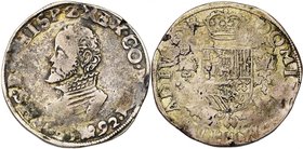 NAMUR, Comté, Philippe II (1555-1598), AR demi-écu Philippe, 1592. D/ B. cuir. à g. R/ Ecu couronné sur une croix de Bourgogne, entre deux briquets, p...