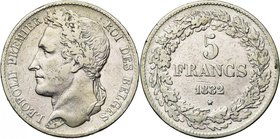 BELGIQUE, Royaume, Léopold Ier (1831-1865), AR 5 francs, 1832. Premier type à la tête laurée. Pos. A. Tranche inscrite en creux. Bogaert 8A. Rare.

...
