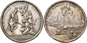 SAINT EMPIRE, AR médaille, 1686, Hautsch/Lauffer. Prise de Buda et victoires remportées contre les Turcs. D/ La Hongrie agenouillée devant Léopold Ier...