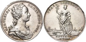 SAINT EMPIRE, AR médaille, 1743, Kittel. Libération de Prague le 2 janvier 1743. D/ B. diad. de Marie-Thérèse à d. R/ PRAGA LIBERATA La déesse de la v...