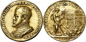 PAYS-BAS MERIDIONAUX, AE doré médaille, 1559, G. Poggini. La Paix du Cateau-Cambrésis signée par la France et l''Espagne. D/ B. cuir. de Philippe II à...
