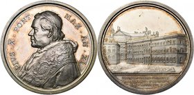 ITALIE, ETATS PONTIFICAUX, AR médaille, 1914, an 11, Bianchi. Pie X - Construction du nouveau Seminario Romano au Latran. D/ B. à g. R/ Vue du bâtimen...