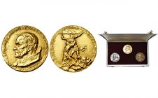 ITALIE, VATICAN, Jean-Paul II (1978-2005), écrin de 3 médailles annuelles, an VI (1983), M. Tommasi. R/ La Descente de Croix. AV (55 g, titre 0,917), ...