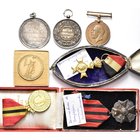 lot de 7 médailles et décorations: Allemagne, 1936, Jeux Olympiques de Berlin (AE, étui original); Belgique, croix commémorative du règne de Léopold I...