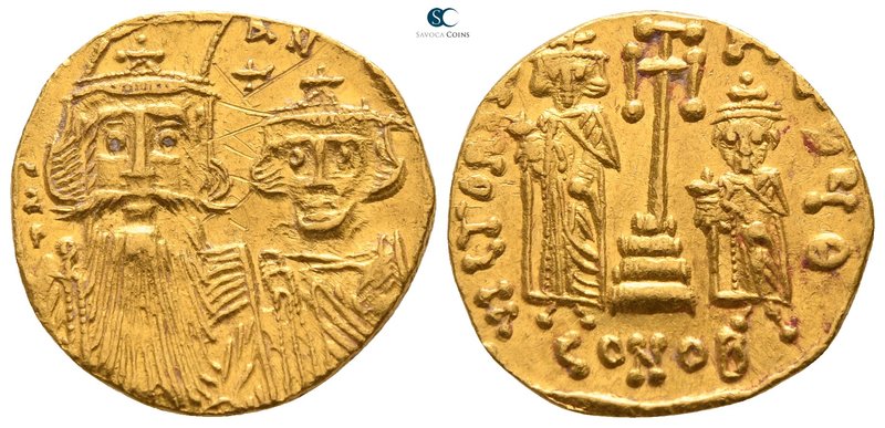 Constans II. AD 641-668. Constantinople
Solidus AV

18mm., 4,30g.

Crowned ...