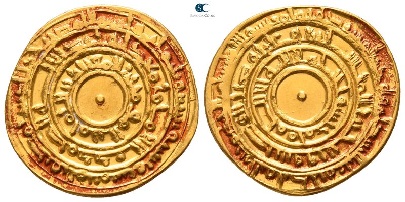 al-Mu'izz AD 953-975. dated AH 362. Misr.
Dinar AV

21mm., 4,22g.

Legends ...