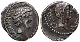ROMANE IMPERIALI - Marc'Antonio e Ottaviano (37 a.C.) - Denario - Testa di Marc'Antonio a d. /R Testa di Ottaviano a d. B. 38; Cr. 528/2 R (AG g. 3,65...