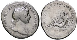 ROMANE IMPERIALI - Traiano (98-117) - Denario - Busto laureato a d. /R Donna sdraiata a s. guarda all'indietro con ruota e rosa C. 648; RIC 266 NC (AG...