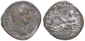 ROMANE IMPERIALI - Adriano (117-138) - Denario - Testa nuda a d. /R La Spagna sdraiata a s. con ramo d'ulivo, si appoggia ad una roccia, davanti una l...