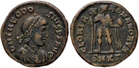 ROMANE IMPERIALI - Teodosio I (379-395) - AE 2 (Cizico) - Busto diademato e drappeggiato a d. /R L'Imperatore stante di fronte con stendardo e globo C...