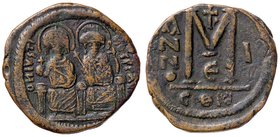 BIZANTINE - Giustino II (565-578) - Follis - Giustino e Sofia seduti di fronte /R Lettera M sormontata da croce Ratto 782/824; Sear 360 (AE g. 13,76)...