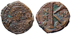 BIZANTINE - Maurizio Tiberio (582-602) - Mezzo follis - Busto diademato di fronte /R Lettera K sormontata da croce tra anno e numerale Sear 535 (AE g....