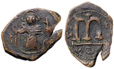 BIZANTINE - Costante II (641-668) - Follis - Costante stante con globo crucigero /R M grande Ratto 1550 (AE g. 3,26)
bel BB
