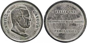 MEDAGLIE - PERSONAGGI - Camillo Benso conte di Cavour (1810-1861) - Medaglia 1873 - Consorzio delle Nazioni - Busto a d. /R Scritta su tre righe ZI Op...