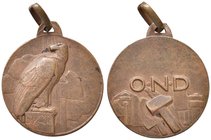 MEDAGLIE - FASCISTE - Medaglia OND - Aquila su capitello, sullo sfondo nuvole e fascio /R OND, fascio e attrezzi simboli dell'attività AE Ø 30
BB