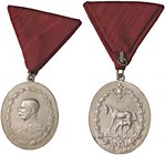 MEDAGLIE ESTERE - AUSTRIA - Francesco Giuseppe (1848-1916) - Medaglia Premio per allevatori di cavalli AG mm 41x48 Colpetti
BB+