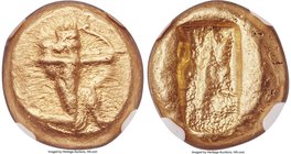 ACHAEMENID PERSIA. Darius I-Xerxes I (ca. 505-480 BC). AV daric (13mm, 8.36 gm). NGC XF 4/5 - 5/5. Persian Great King in kneeling-running stance right...