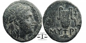 AEOLIS. Myrina. Ae (2nd-1st centuries BC).
Laureate head of Apollo right.
MY - PI. Amphora, lyre in right field.
BMC 27-31.. Fine. 3,54 g. 17 mm.